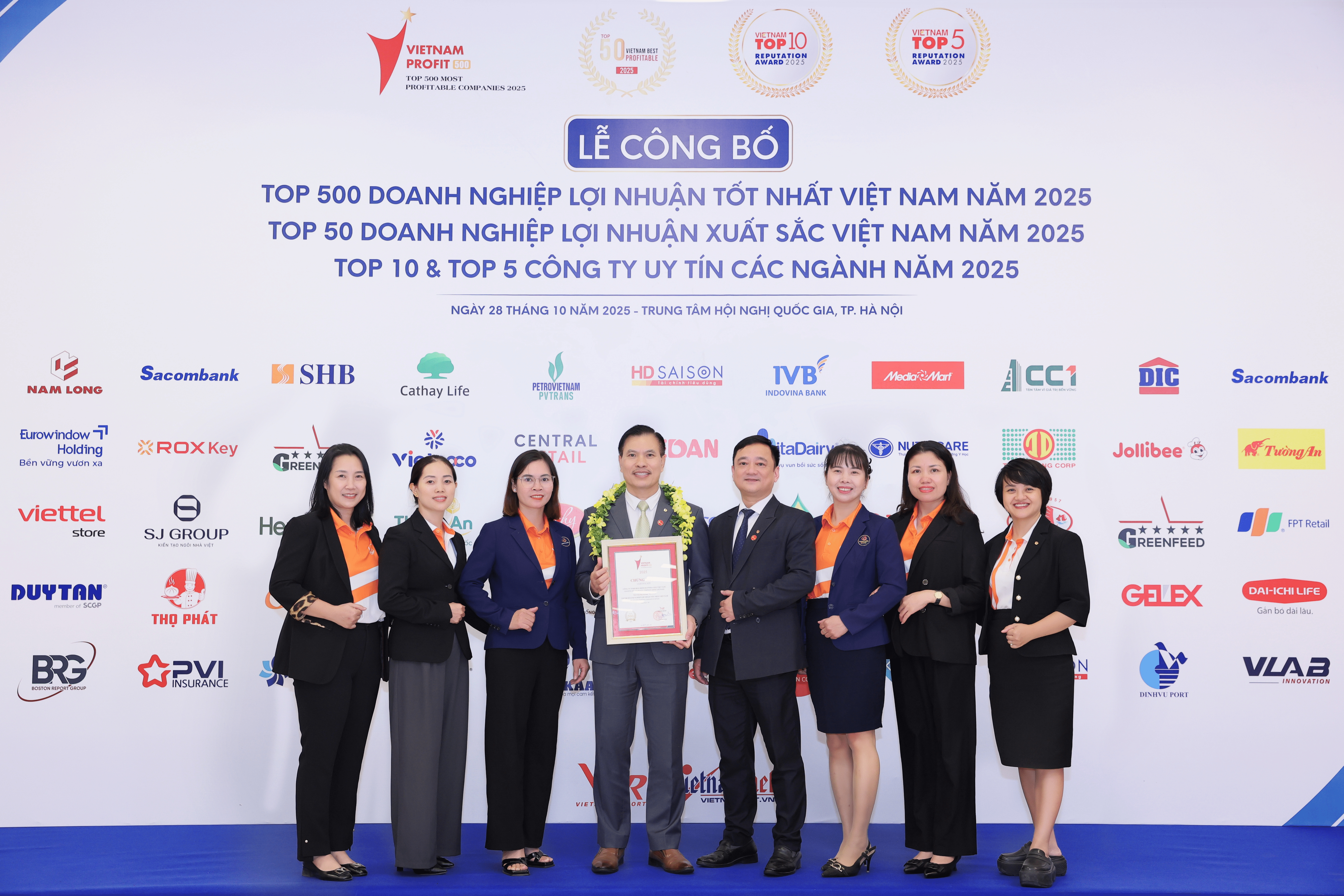 Hanwha Life vào “Top 500 Doanh nghiệp có lợi nhuận tốt nhất Việt Nam 2025”- Ảnh 1. Hanwha Life vào “Top 500 Doanh nghiệp có lợi nhuận tốt nhất Việt Nam 2025”- Ảnh 1.