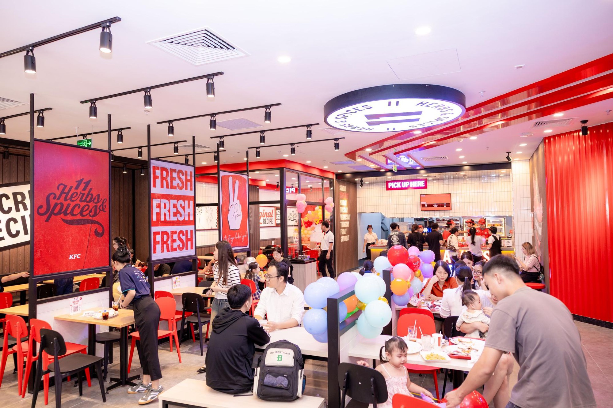 Khai trương Vincom Mega Mall Royal Island mới tại Hải Phòng - Ảnh 4.
