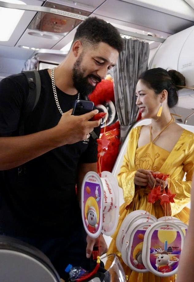 Trung thu 2025 – Cùng Vietjet lan toả yêu thương, phá cỗ trông trăng khắp muôn phương- Ảnh 2. Trung thu 2025 – Cùng Vietjet lan toả yêu thương, phá cỗ trông trăng khắp muôn phương- Ảnh 2.