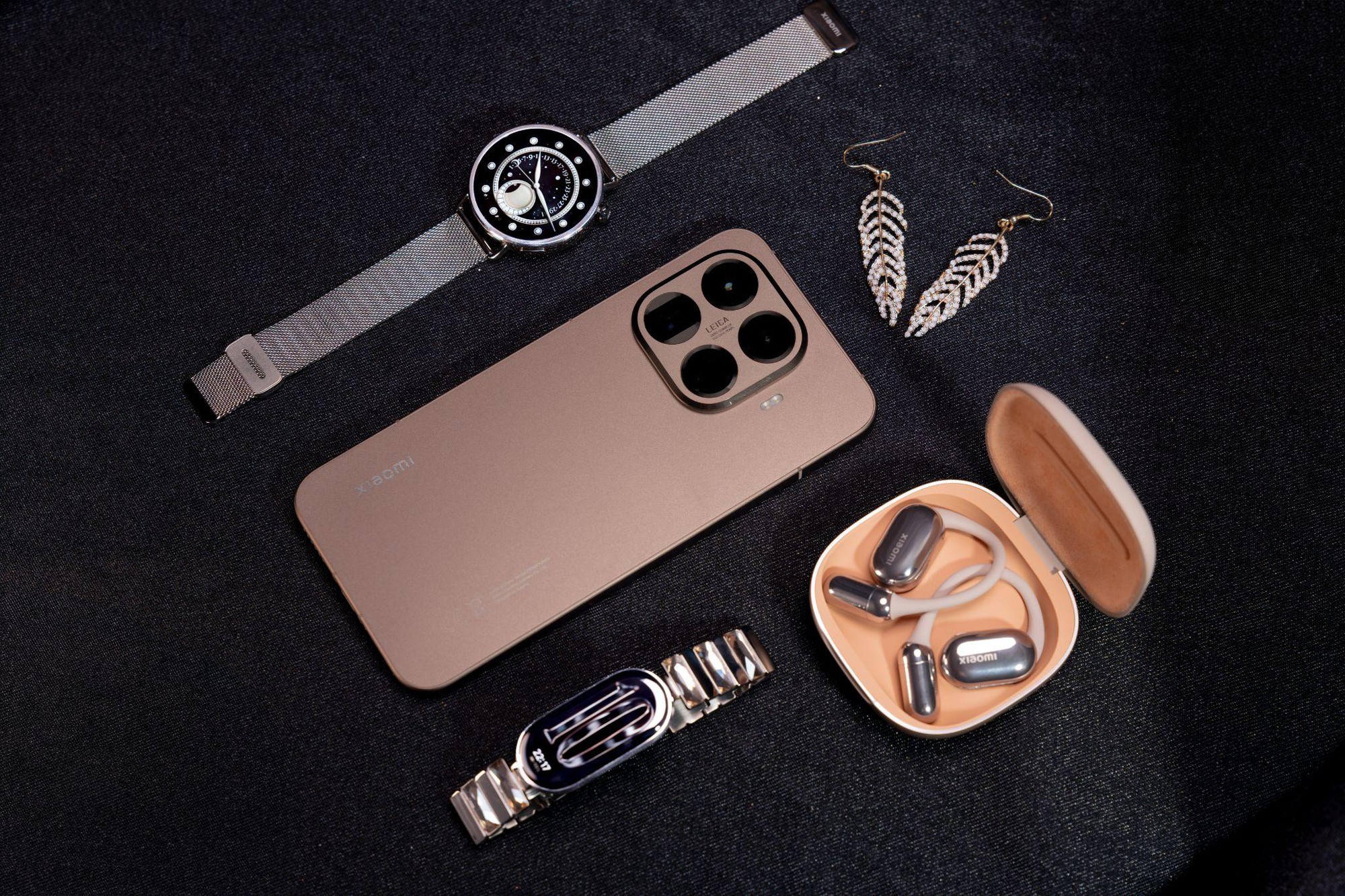 Xiaomi Gold Collection Với Xiaomi 15T Series Cùng Loạt Thiết Bị Đeo Thông Minh- Ảnh 1. Xiaomi Gold Collection Với Xiaomi 15T Series Cùng Loạt Thiết Bị Đeo Thông Minh- Ảnh 1.
