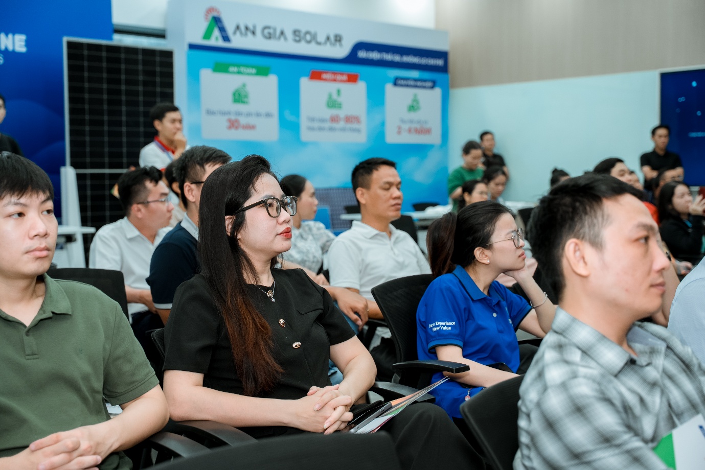 An Gia Solar - JA Solar - Huawei: Ra mắt giải pháp "Điện mặt trời 0 đồng" cho hộ gia đình- Ảnh 3. An Gia Solar - JA Solar - Huawei: Ra mắt giải pháp "Điện mặt trời 0 đồng" cho hộ gia đình- Ảnh 3.