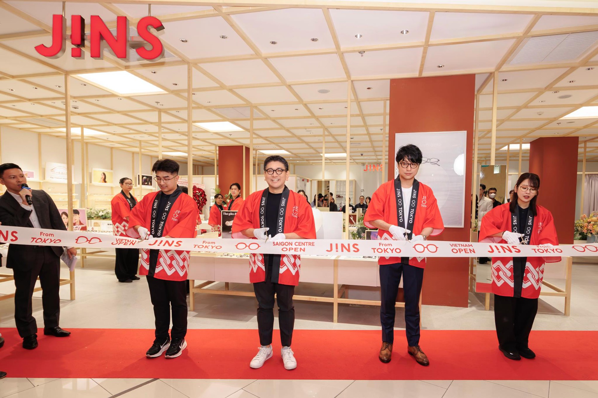 JINS “cập bến” TTTM Saigon Centre, chính thức khai trương tại Việt Nam - Ảnh 1.