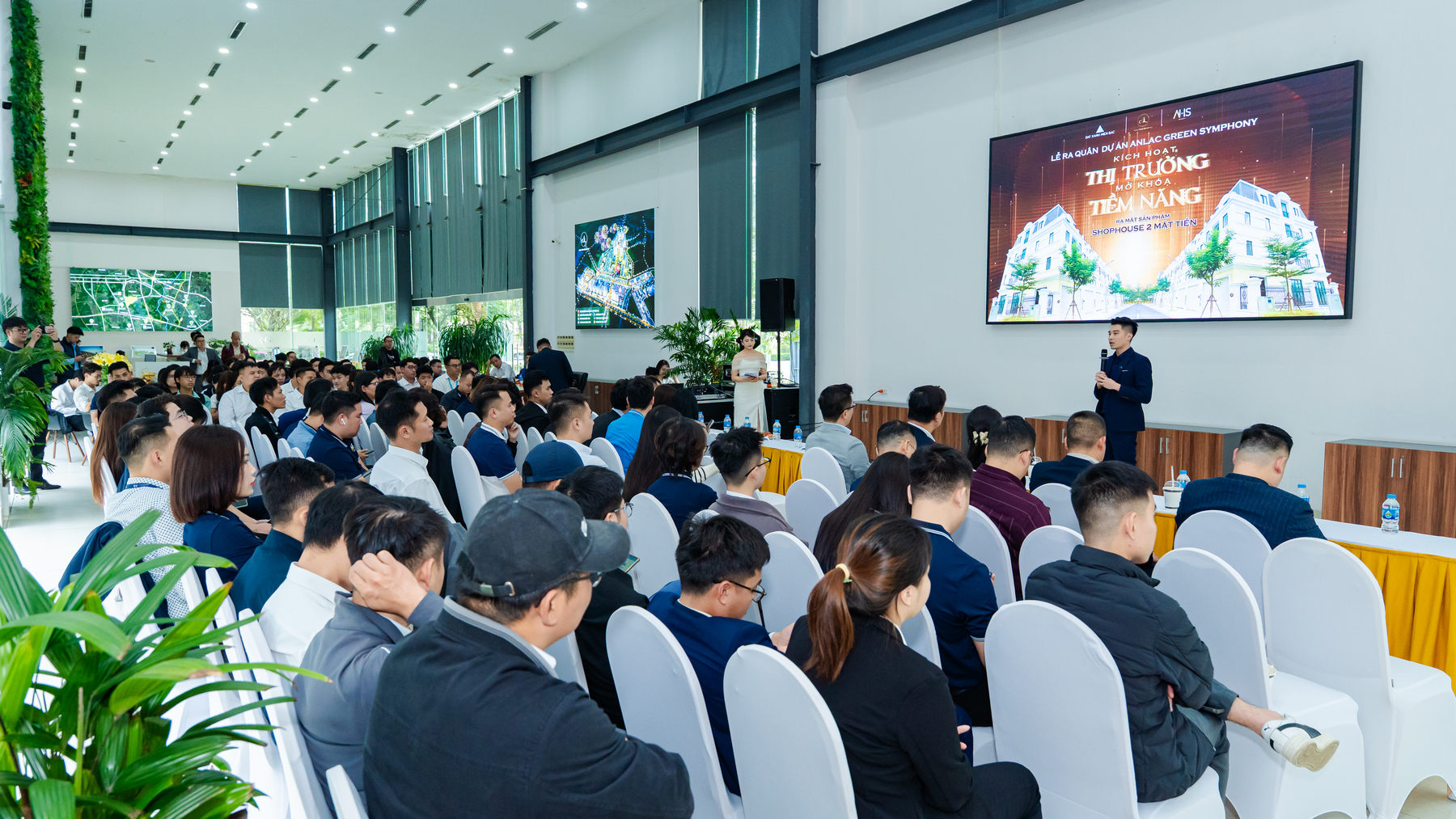 Ra mắt giỏ hàng shophouse 2 mặt tiền, Anlac Green Symphony thu hút nhà đầu tư - Ảnh 1.