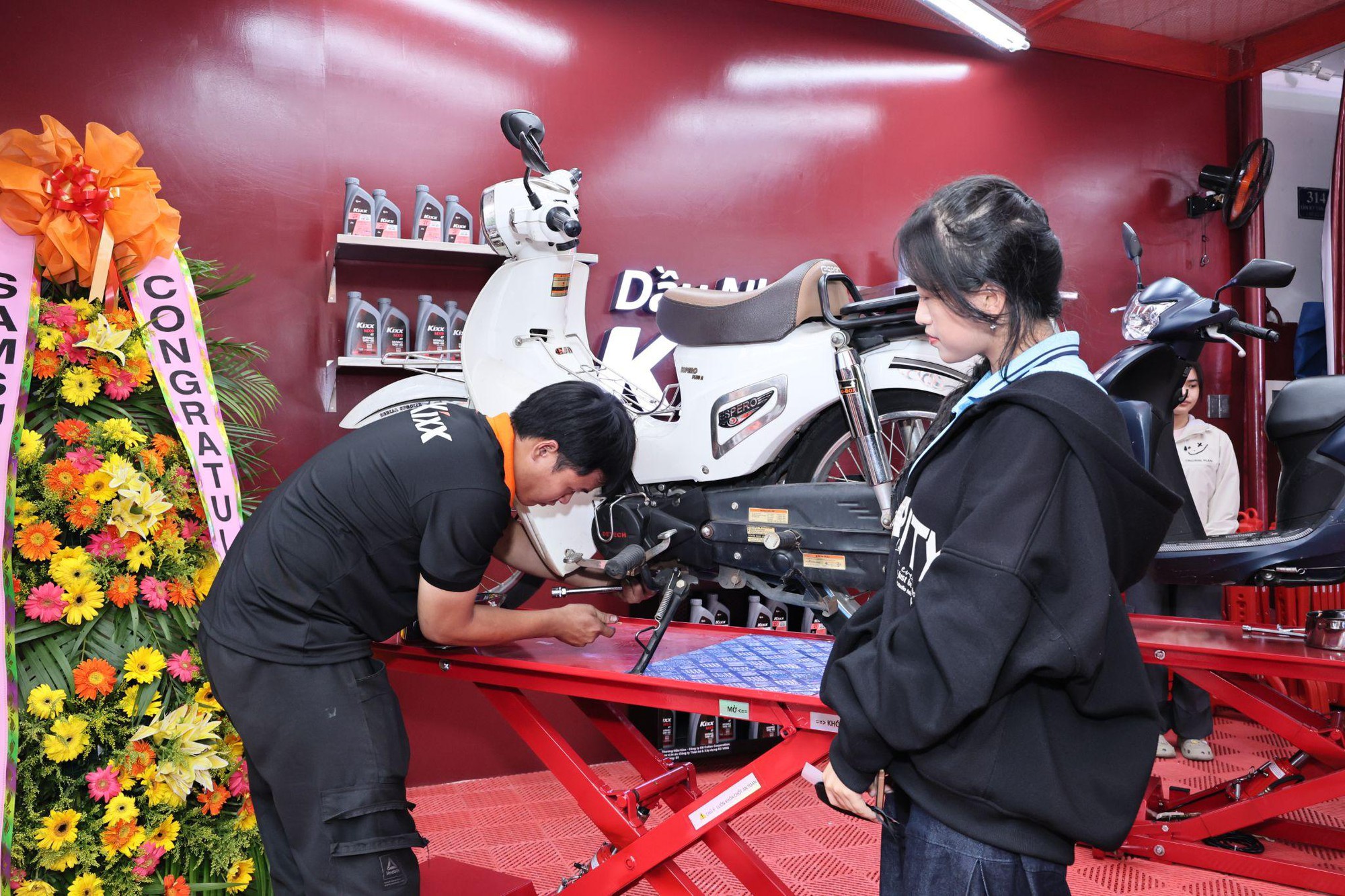 Dầu nhớt Kixx mở rộng điểm chạm khách hàng thông qua chuỗi GS25- Ảnh 1. Dầu nhớt Kixx mở rộng điểm chạm khách hàng thông qua chuỗi GS25- Ảnh 1.