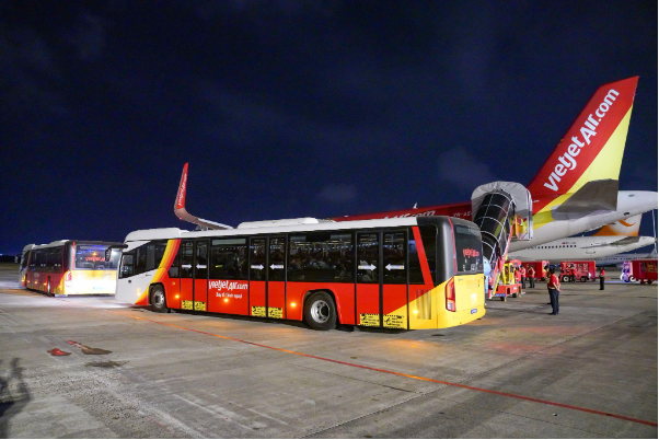 Vietjet tự phục vụ mặt đất: Tỷ lệ đúng giờ tại Tân Sơn Nhất tăng mạnh, tạo đà cho mùa cao điểm cuối năm - Ảnh 10.