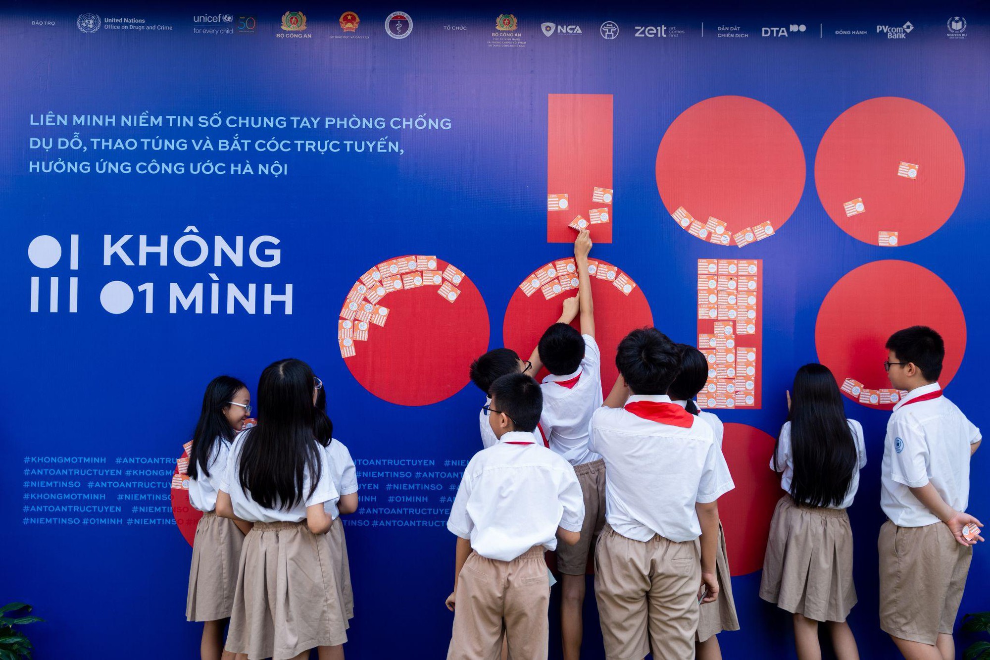 PVcomBank đồng hành cùng chiến dịch “Không Một Mình” hướng tới một không gian trực tuyến an toàn - Ảnh 2.