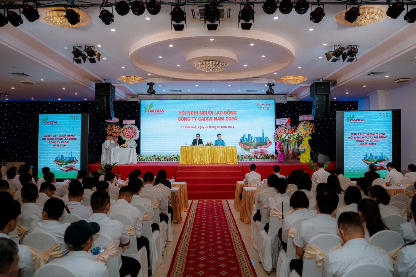 CADIVI được vinh danh trong Top 20 “Nơi làm việc tốt nhất Việt Nam 2025”- Ảnh 3. CADIVI được vinh danh trong Top 20 “Nơi làm việc tốt nhất Việt Nam 2025”- Ảnh 3.