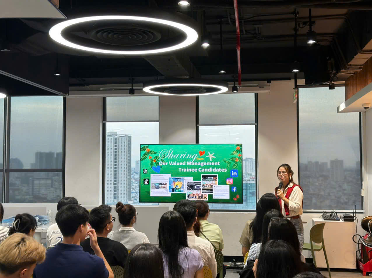 Starbucks Vietnam: Khi chiến lược phát triển con người trở thành lợi thế cạnh tranh bền vững- Ảnh 1. Starbucks Vietnam: Khi chiến lược phát triển con người trở thành lợi thế cạnh tranh bền vững- Ảnh 1.