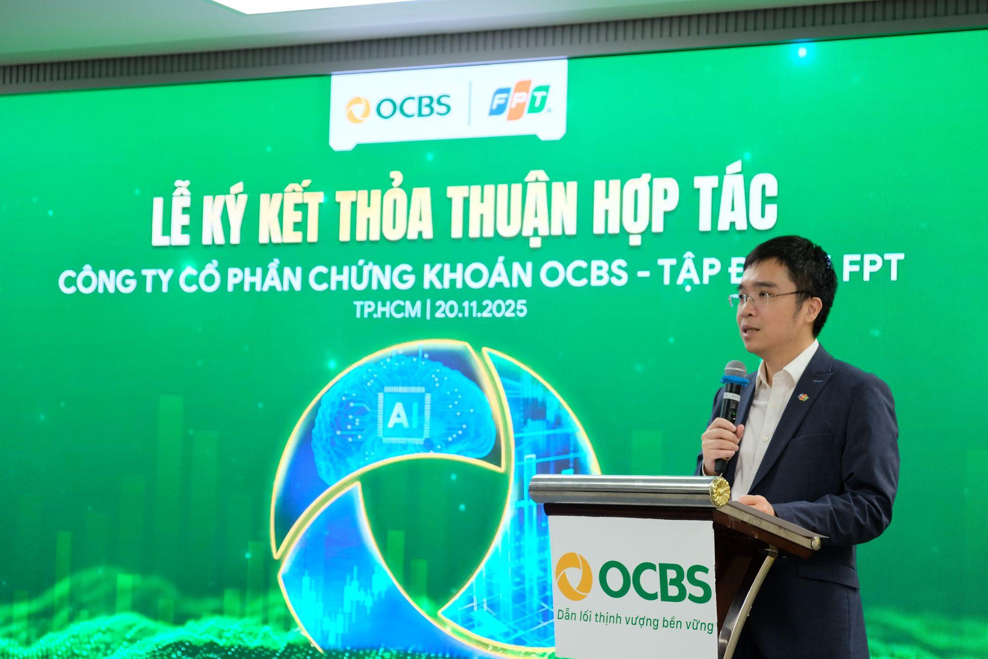 OCBS VÀ FPT ký kết hợp tác, kiến tạo hệ sinh thái tài chính số hiện đại với AI- Ảnh 3. OCBS VÀ FPT ký kết hợp tác, kiến tạo hệ sinh thái tài chính số hiện đại với AI- Ảnh 3.