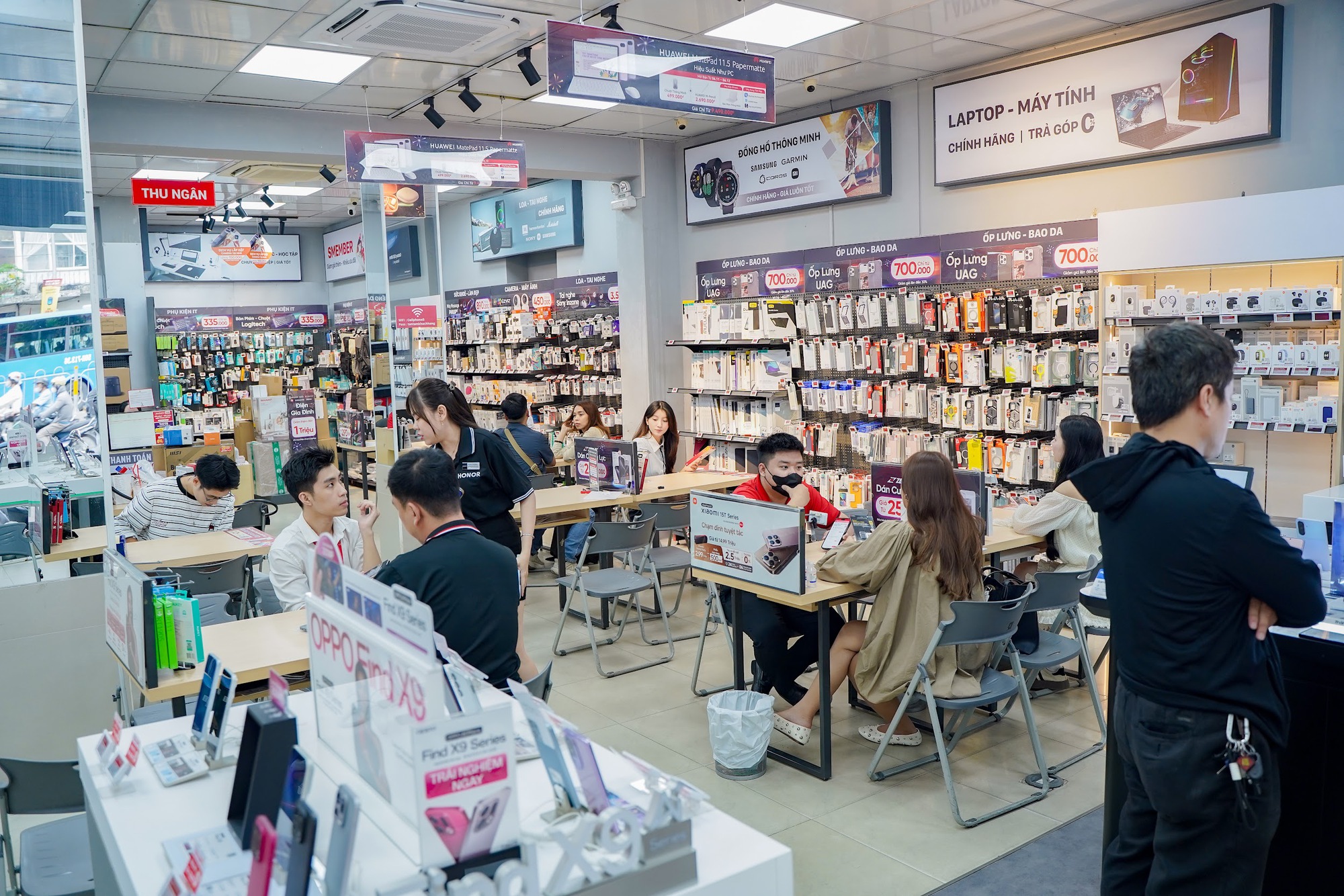 Loạt sản phẩm công nghệ sập giá ngày Black FireDay tại CellphoneS- Ảnh 1.