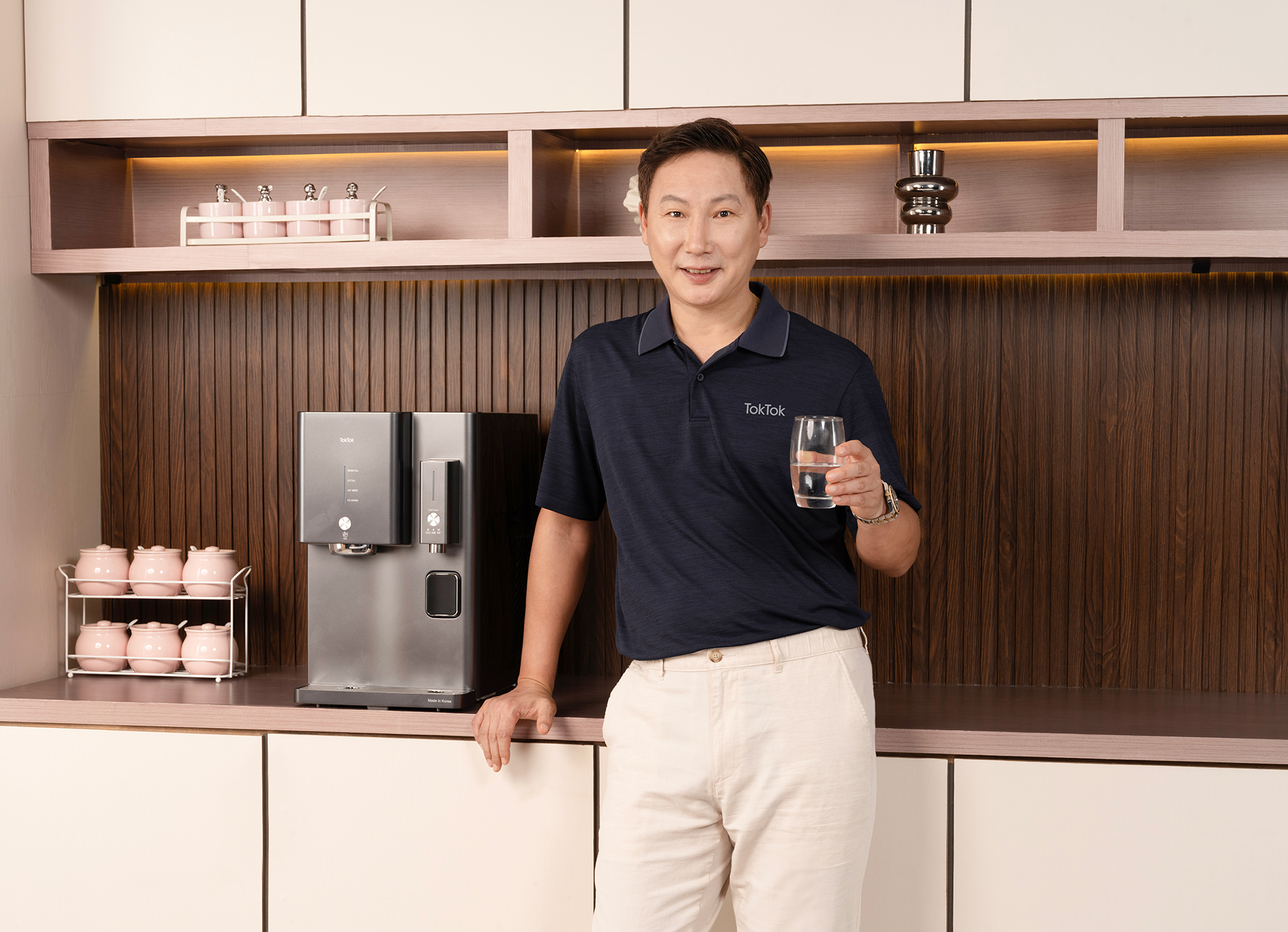 TokTok bắt tay HLV Kim Sang Sik: Nâng tầm trải nghiệm thiết bị gia dụng chuẩn Hàn- Ảnh 1. TokTok bắt tay HLV Kim Sang Sik: Nâng tầm trải nghiệm thiết bị gia dụng chuẩn Hàn- Ảnh 1.