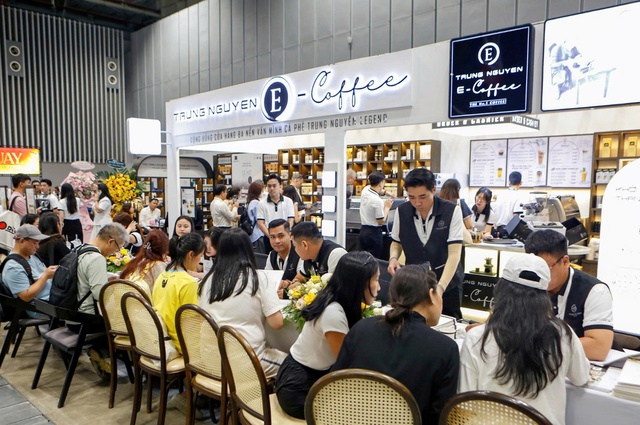 Hệ thống quán Trung Nguyên Legend liên tục phát triển, khẳng định vị thế hàng đầu - Ảnh 2. Hệ thống quán Trung Nguyên Legend liên tục phát triển, khẳng định vị thế hàng đầu - Ảnh 2.