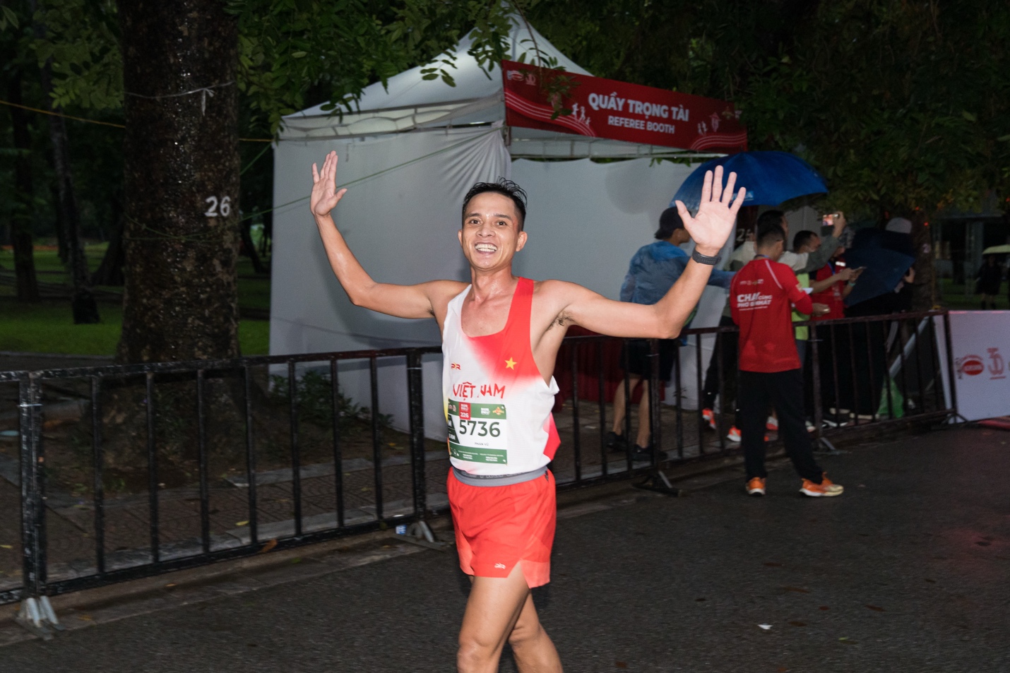 Hàng nghìn người xuống đường vì tình yêu phở Việt- Ảnh 1. Hàng nghìn người xuống đường vì tình yêu phở Việt- Ảnh 1.