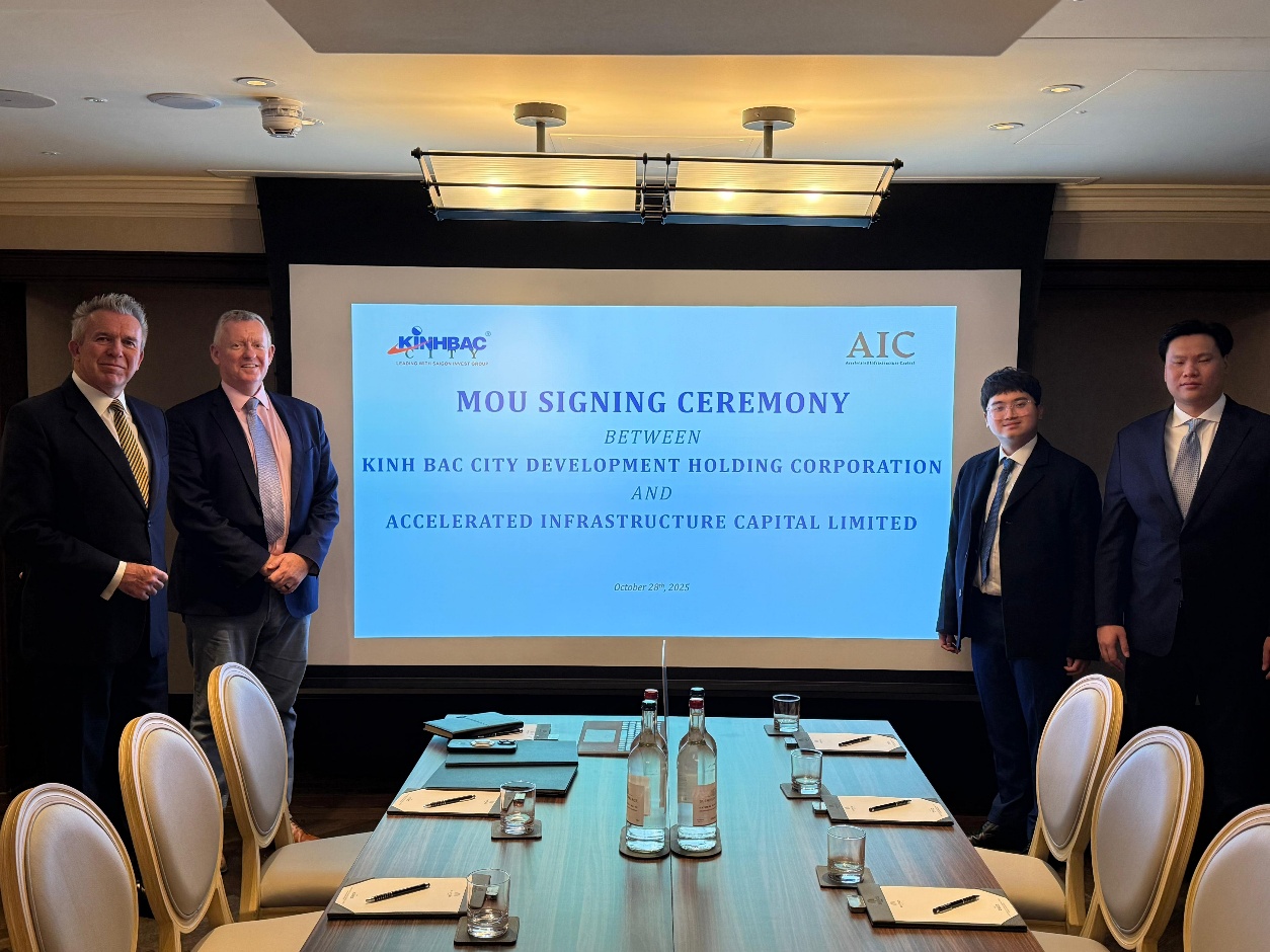 KBC, AIC và Vietinbank ký hợp tác phát triển dự án trung tâm dữ liệu 2 tỷ USD- Ảnh 2. KBC, AIC và Vietinbank ký hợp tác phát triển dự án trung tâm dữ liệu 2 tỷ USD- Ảnh 2.