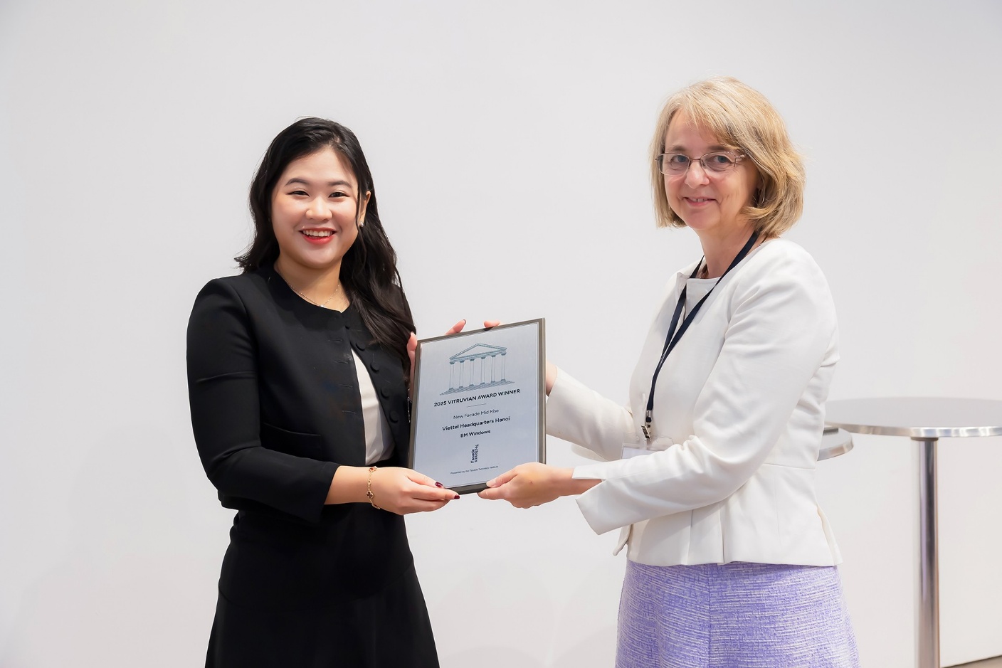 BM Windows đến London – bước tiến chuyên môn trên sân chơi toàn cầu- Ảnh 2. BM Windows đến London – bước tiến chuyên môn trên sân chơi toàn cầu- Ảnh 2.