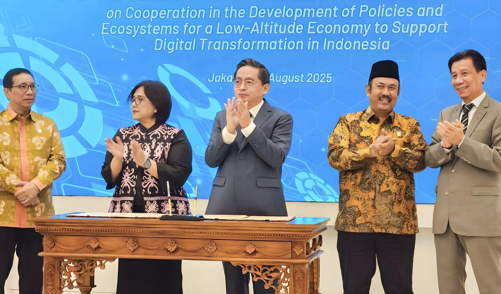 Ai mới thực sự là thống lĩnh nền kinh tế nóng bỏng có tên không gian cận biên?- Ảnh 2. Ai mới thực sự là thống lĩnh nền kinh tế nóng bỏng có tên không gian cận biên?- Ảnh 2.