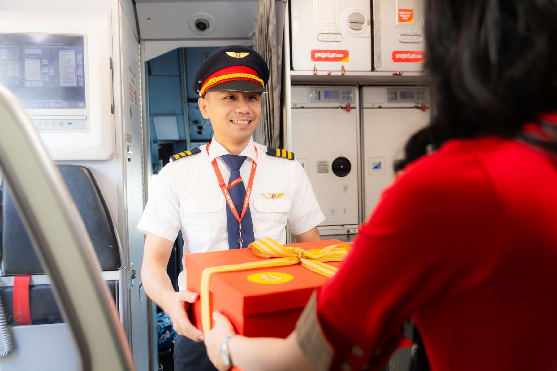 Ngập tràn quà tặng trên những chuyến bay Vietjet mùa lễ hội Giáng sinh 2025- Ảnh 1. Ngập tràn quà tặng trên những chuyến bay Vietjet mùa lễ hội Giáng sinh 2025- Ảnh 1.