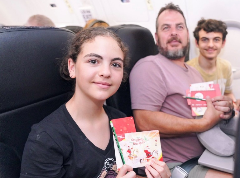 Ngập tràn quà tặng trên những chuyến bay Vietjet mùa lễ hội Giáng sinh 2025- Ảnh 5. Ngập tràn quà tặng trên những chuyến bay Vietjet mùa lễ hội Giáng sinh 2025- Ảnh 5.