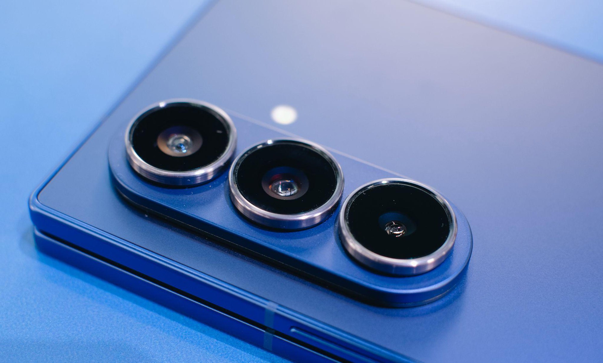 Galaxy Z Fold7 - Trợ lý mạnh nhất mùa cuối năm: Làm việc nhanh, chụp ảnh đẹp, cân mọi tác vụ- Ảnh 6. Galaxy Z Fold7 - Trợ lý mạnh nhất mùa cuối năm: Làm việc nhanh, chụp ảnh đẹp, cân mọi tác vụ- Ảnh 6.