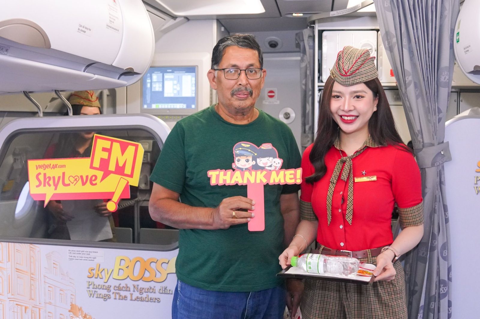Ngập tràn quà tặng trên những chuyến bay Vietjet mùa lễ hội Giáng sinh 2025- Ảnh 12. Ngập tràn quà tặng trên những chuyến bay Vietjet mùa lễ hội Giáng sinh 2025- Ảnh 12.