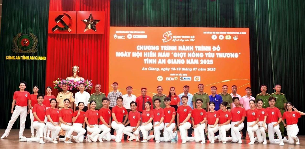 Qui Phúc – 40 năm vươn tầm tiên phong trong ngành nội ngoại thất- Ảnh 3. Qui Phúc – 40 năm vươn tầm tiên phong trong ngành nội ngoại thất- Ảnh 3.