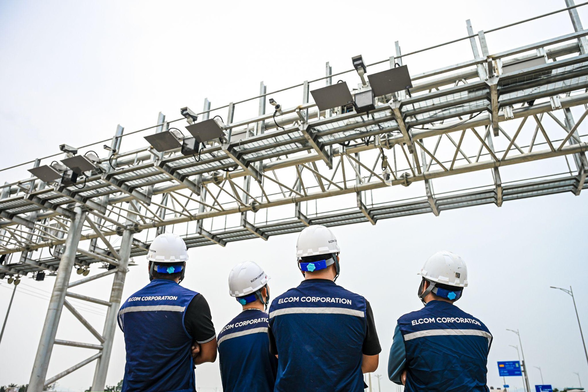 ELCOM thông báo vượt mục tiêu kế hoạch năm 2025 nhân dịp tròn 30 tuổi- Ảnh 1. ELCOM thông báo vượt mục tiêu kế hoạch năm 2025 nhân dịp tròn 30 tuổi- Ảnh 1.