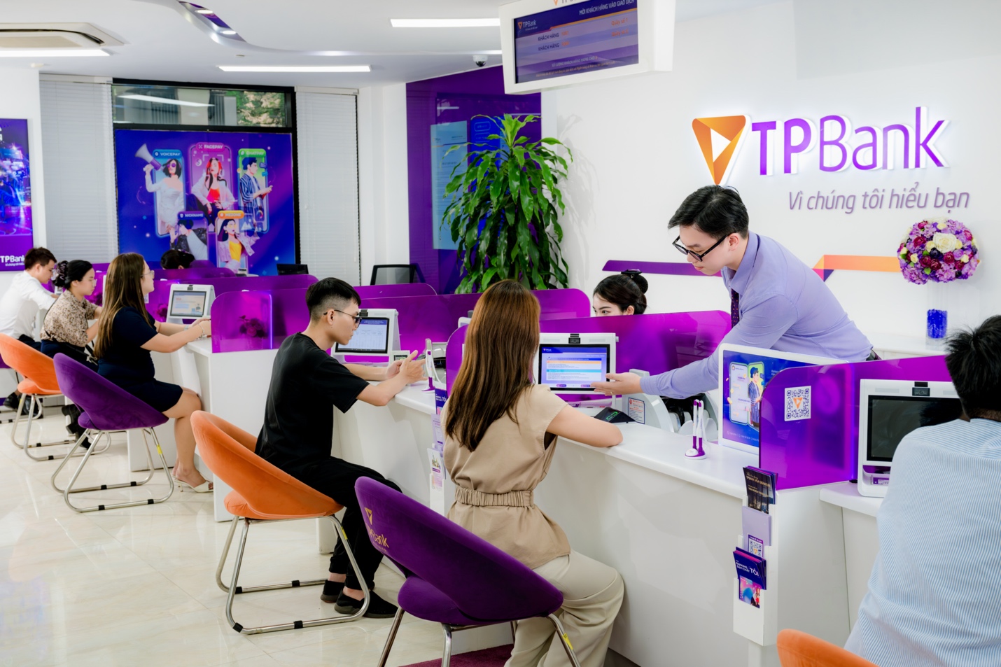 TPBank ưu tiên giảm lãi suất, đồng hành cùng người dân vùng lũ vượt khó- Ảnh 1. TPBank ưu tiên giảm lãi suất, đồng hành cùng người dân vùng lũ vượt khó- Ảnh 1.