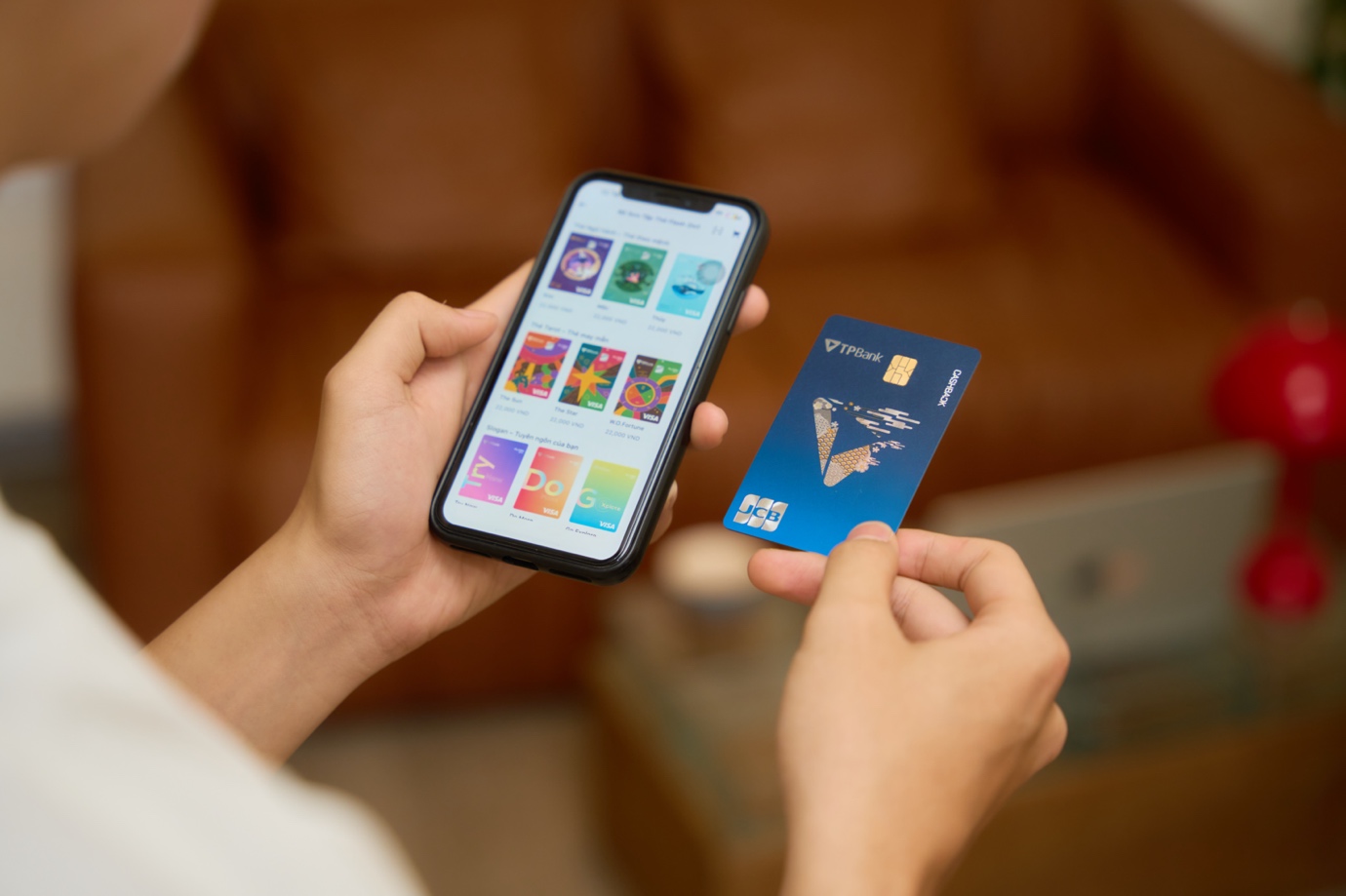 Tận hưởng trọn vẹn mùa lễ hội cuối năm với lựa chọn chi tiêu thông minh- Ảnh 1.