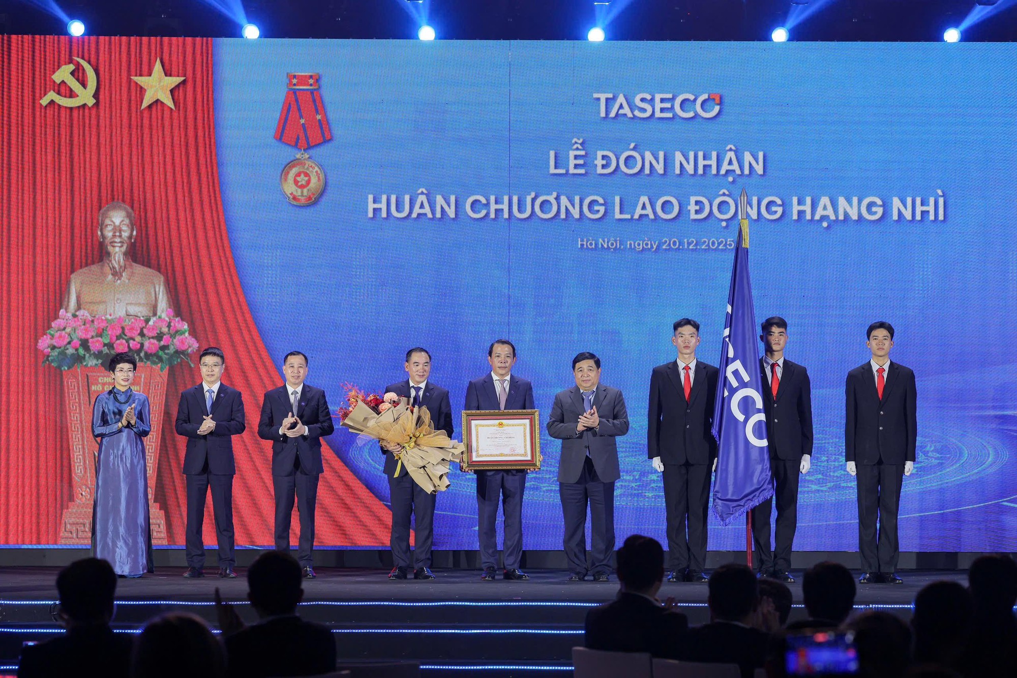 Taseco Group đón nhận Huân chương Lao động hạng Nhì nhân dịp kỷ niệm 20 năm thành lập- Ảnh 1.