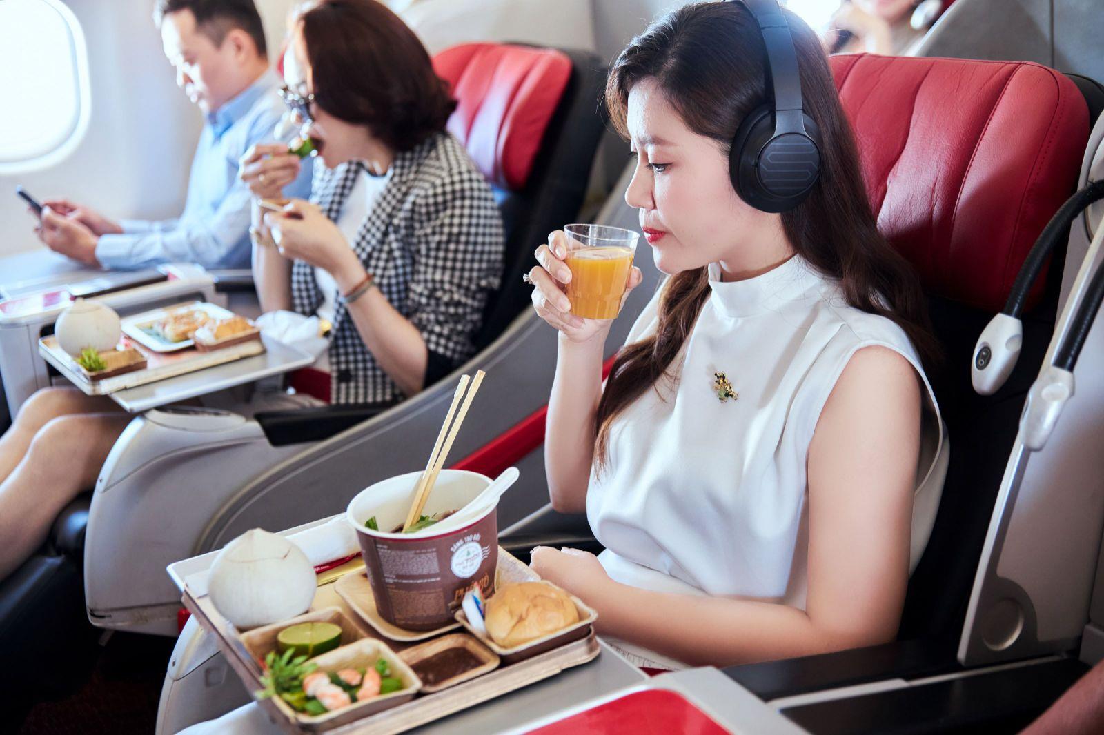 Bay Vietjet cùng hạng ghế Business, SkyBoss - Phong cách người dẫn đầu- Ảnh 2.