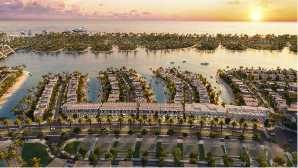 Tĩnh tại biển riêng và sức sống tâm điểm - Giao hòa hai sắc thái sống tại Vịnh Tiên- Ảnh 1.