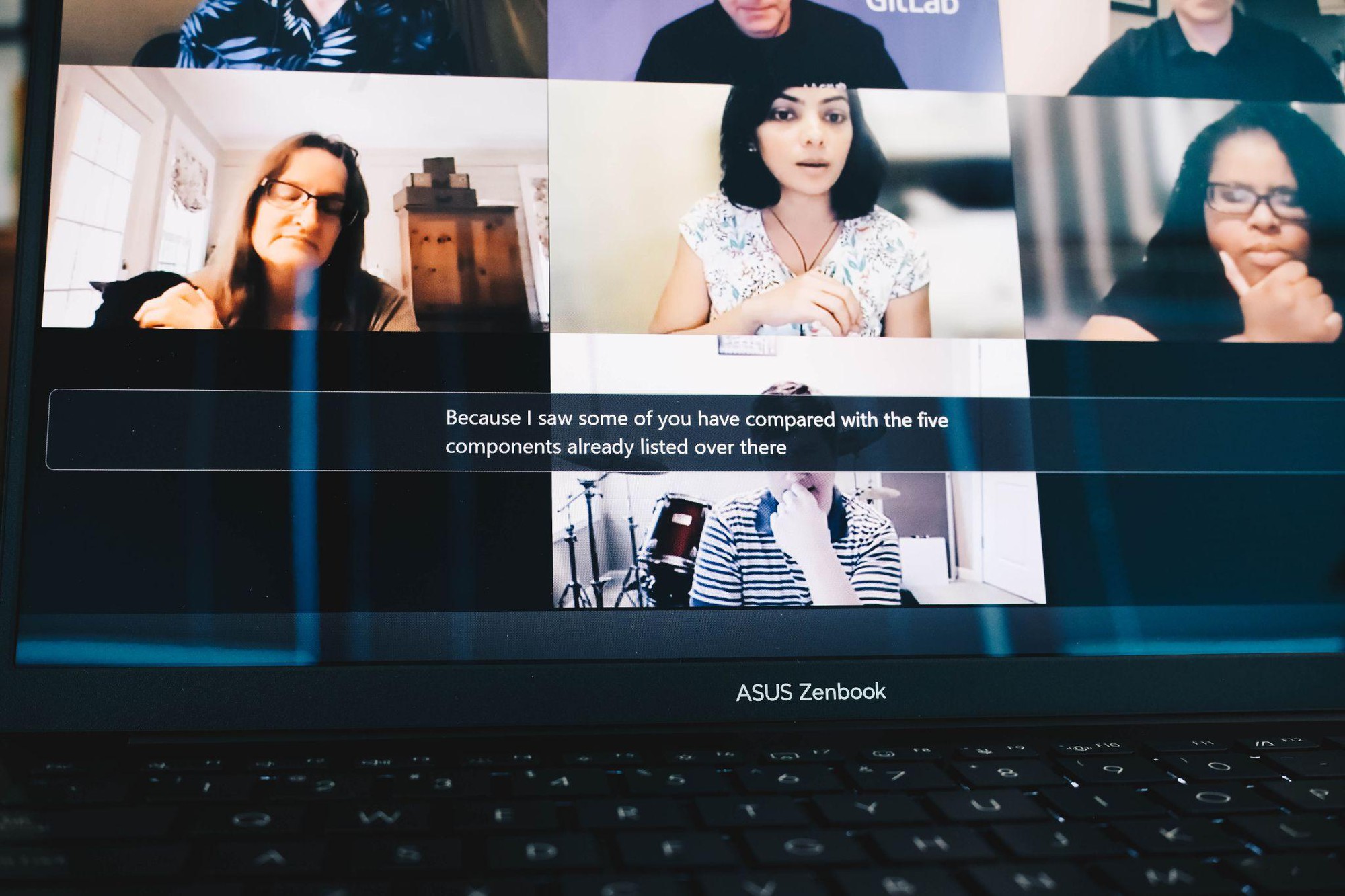 Laptop AI nổi lên như lựa chọn mới của doanh nghiệp trước yêu cầu bảo mật- Ảnh 2. Laptop AI nổi lên như lựa chọn mới của doanh nghiệp trước yêu cầu bảo mật- Ảnh 2.