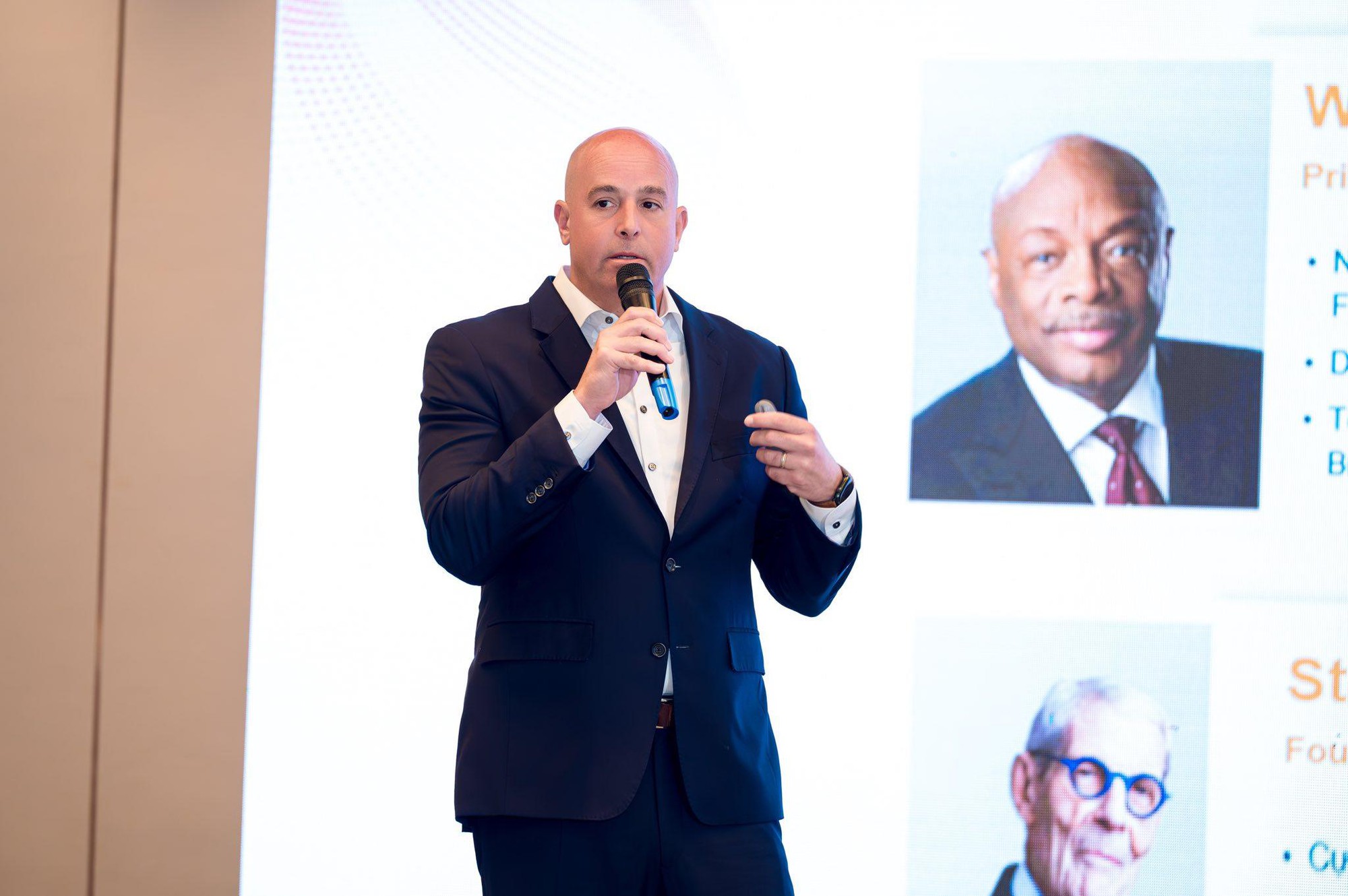 Khác biệt chính giữa EB-1C và visa L-1 về yêu cầu 1 năm - Ảnh 3.