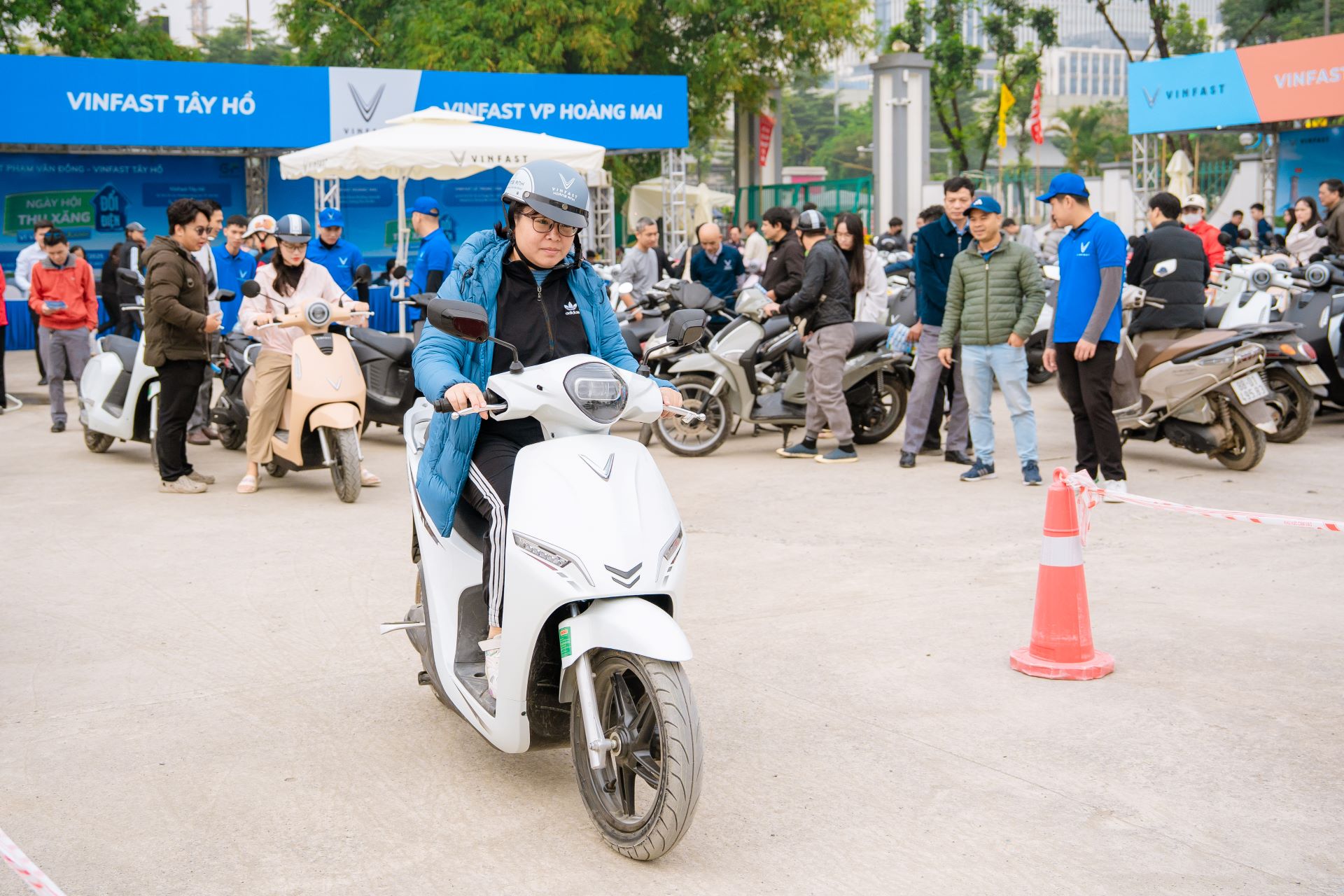Người dùng yên tâm đi làm, về quê với VinFast Feliz nhờ tầm vận hành lên tới 262 km - Ảnh 2.