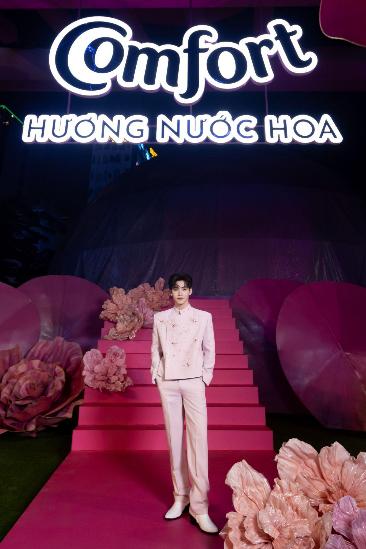 Hoa Hậu Thanh Thủy, Tóc Tiên, Gemini Hùng Huỳnh, Cường Bạch… cùng dàn sao All-Star đổ bộ sự kiện Comfort Odyssey Of Perfume- Ảnh 2. Hoa Hậu Thanh Thủy, Tóc Tiên, Gemini Hùng Huỳnh, Cường Bạch… cùng dàn sao All-Star đổ bộ sự kiện Comfort Odyssey Of Perfume- Ảnh 2.