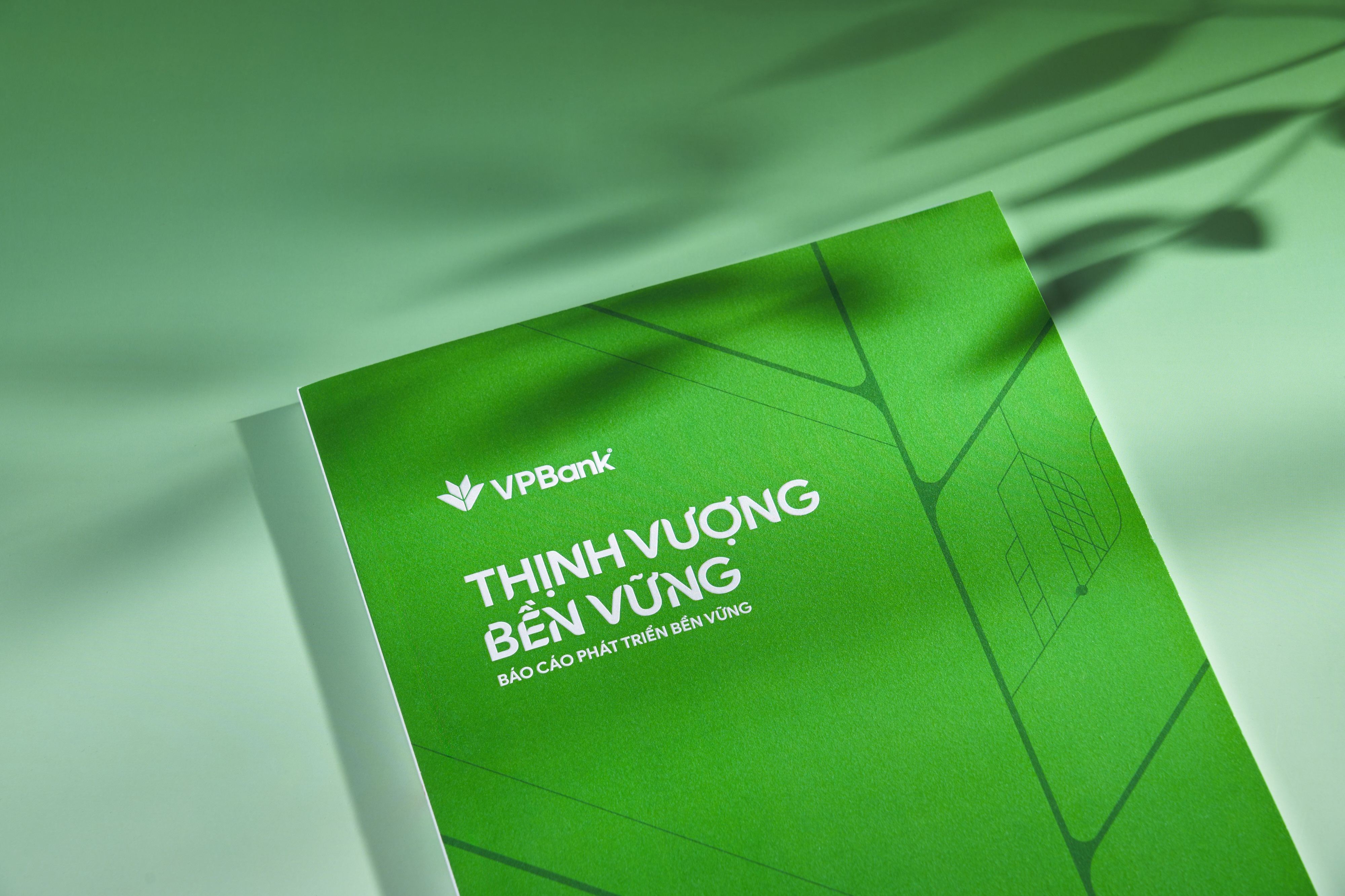 VPBank nhận cú đúp giải thưởng Báo cáo Thường niên, Báo cáo Phát triển Bền vững- Ảnh 2.