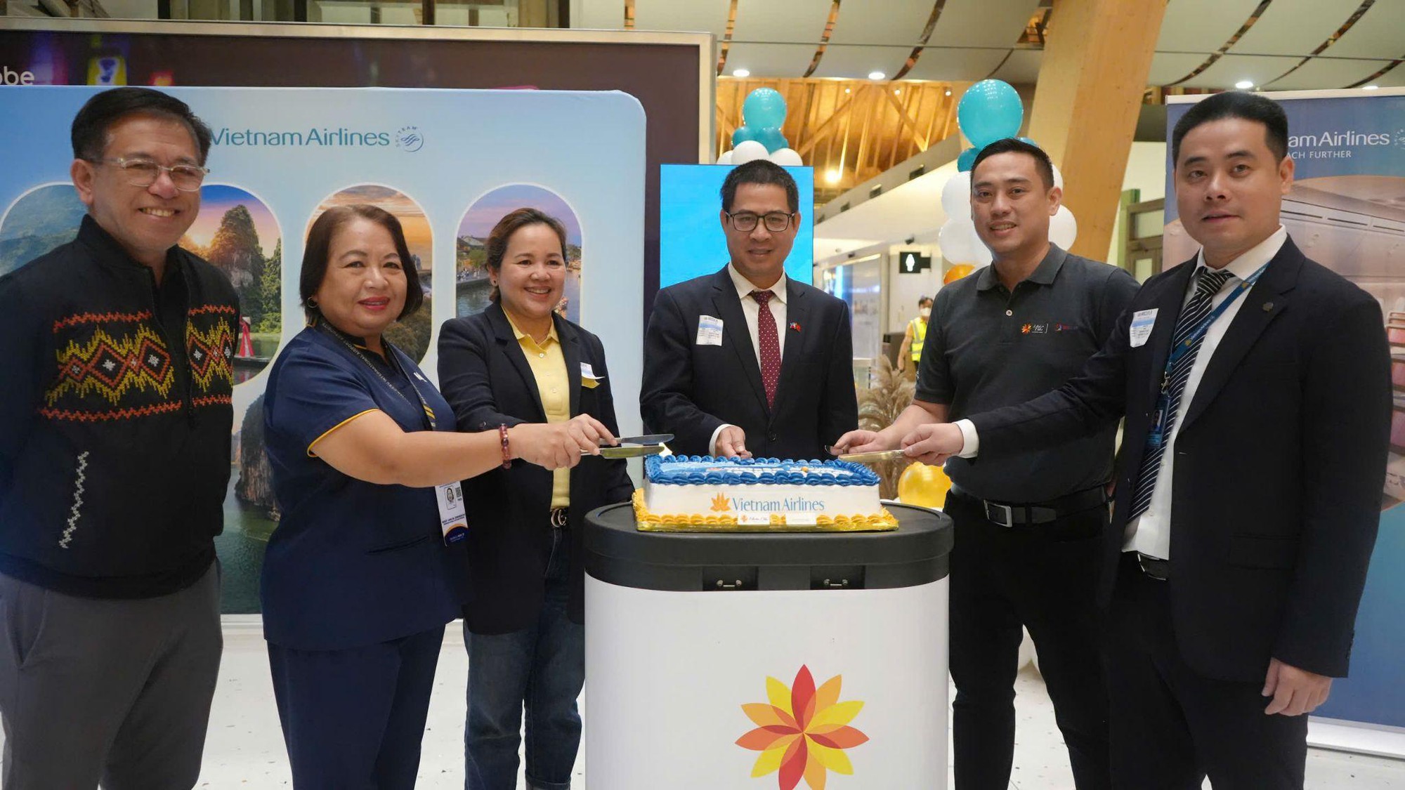 Vietnam Airlines khai trương đường bay thẳng đầu tiên kết nối Hà Nội - Cebu- Ảnh 1.