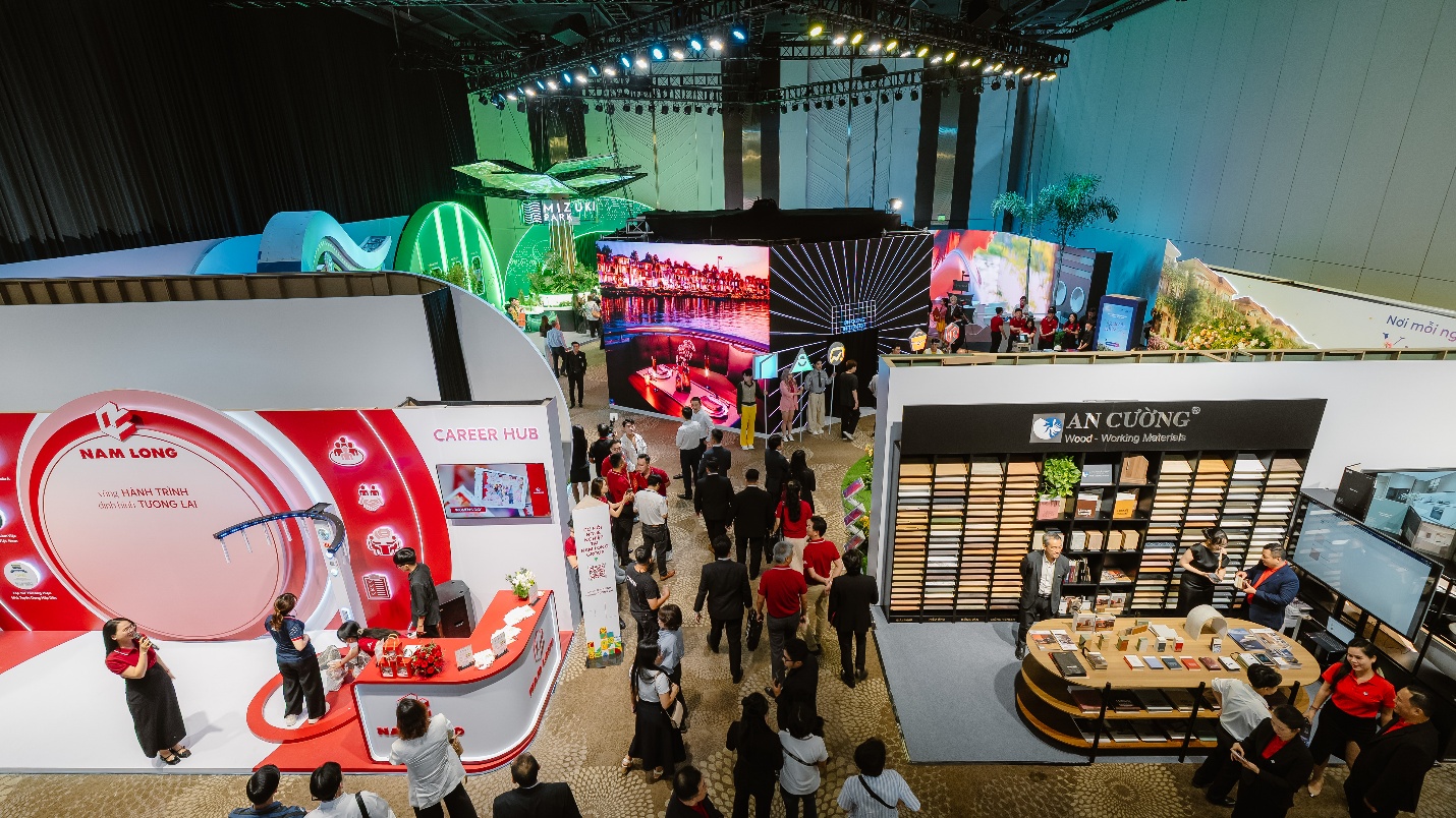 Nam Long Journey 2025: Bùng nổ ngày đầu với hàng nghìn lượt khách tham dự- Ảnh 2. Nam Long Journey 2025: Bùng nổ ngày đầu với hàng nghìn lượt khách tham dự- Ảnh 2.