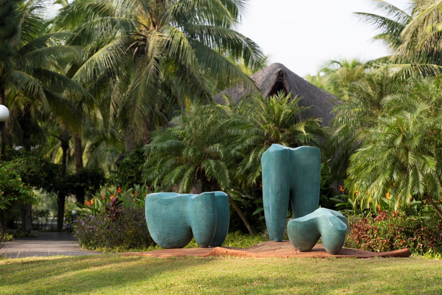 Từ nghệ thuật trong rừng đến đảo nghệ thuật giữa lòng Hồ Núi Cốc- Ảnh 2. Từ nghệ thuật trong rừng đến đảo nghệ thuật giữa lòng Hồ Núi Cốc- Ảnh 2.