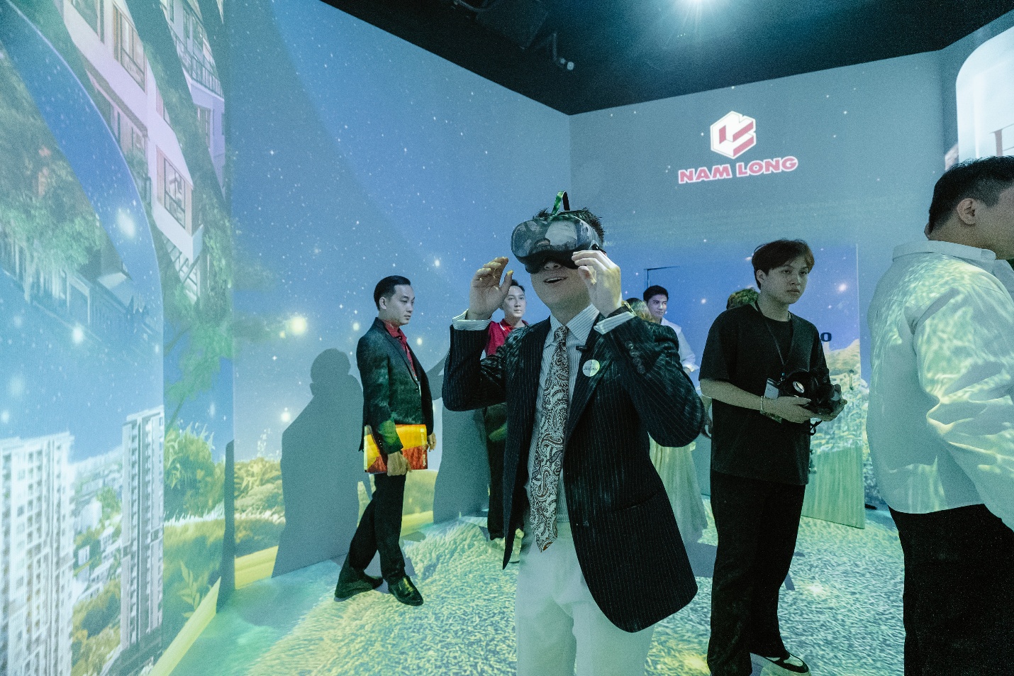 Nam Long Journey 2025: Bùng nổ ngày đầu với hàng nghìn lượt khách tham dự- Ảnh 3. Nam Long Journey 2025: Bùng nổ ngày đầu với hàng nghìn lượt khách tham dự- Ảnh 3.