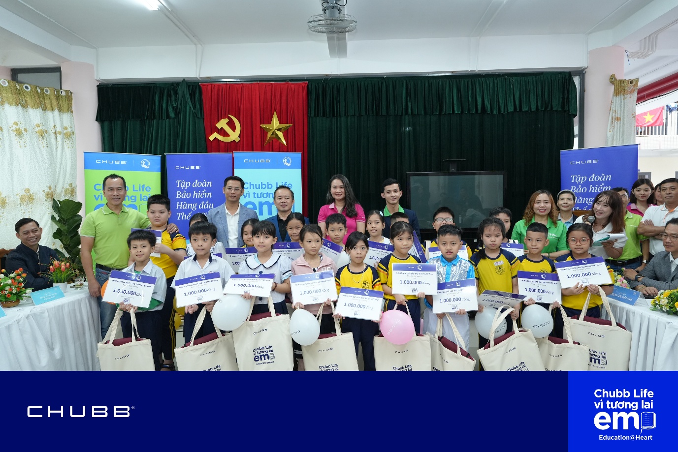 “Chubb Life – Vì Tương Lai Em” hỗ trợ trẻ em khó khăn vùng bão lũ- Ảnh 4. “Chubb Life – Vì Tương Lai Em” hỗ trợ trẻ em khó khăn vùng bão lũ- Ảnh 4.