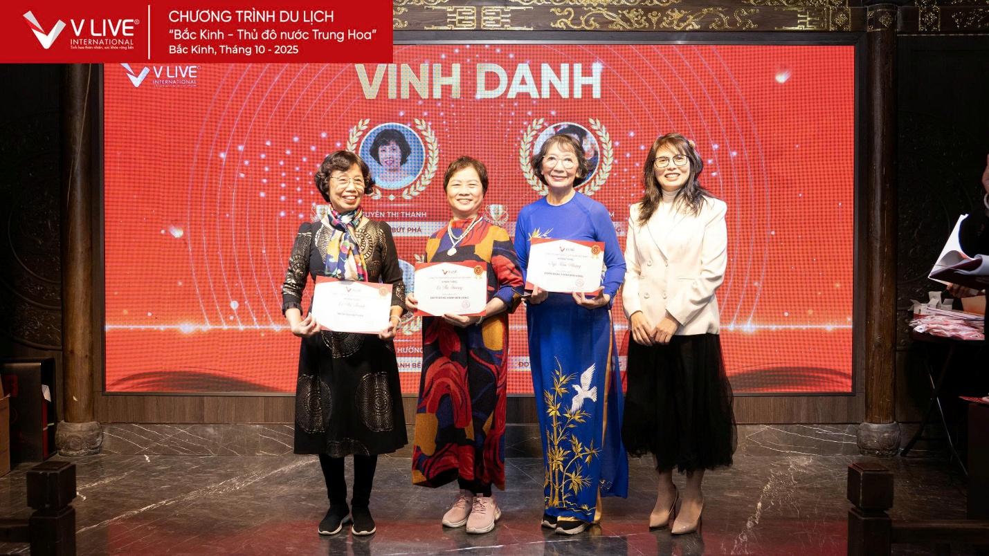 V LIVE International đưa đối tác và khách hàng khám phá Bắc Kinh mùa lá vàng- Ảnh 4. V LIVE International đưa đối tác và khách hàng khám phá Bắc Kinh mùa lá vàng- Ảnh 4.