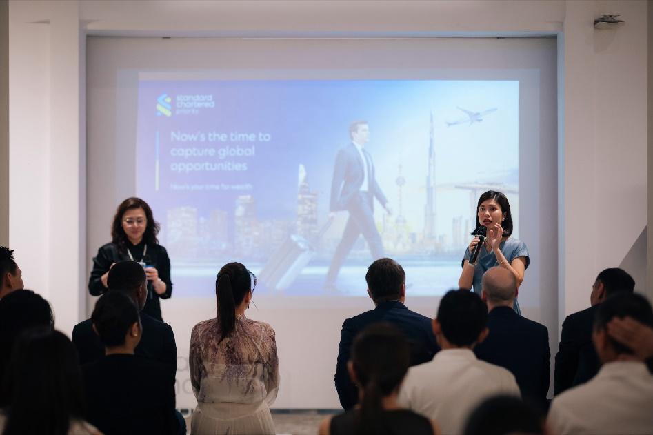 Triển lãm nghệ thuật do Standard Chartered tổ chức thu hút khách hàng ưu tiên- Ảnh 2.