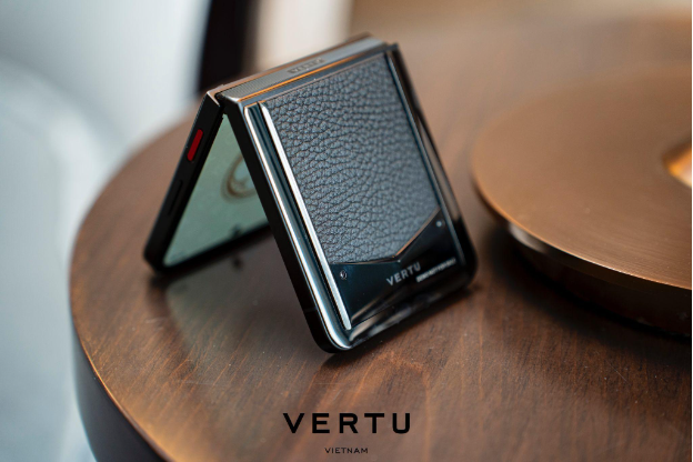 Điện thoại gập hơn 143 triệu đồng của Vertu được ưa chuộng tại Việt Nam- Ảnh 3. Điện thoại gập hơn 143 triệu đồng của Vertu được ưa chuộng tại Việt Nam- Ảnh 3.
