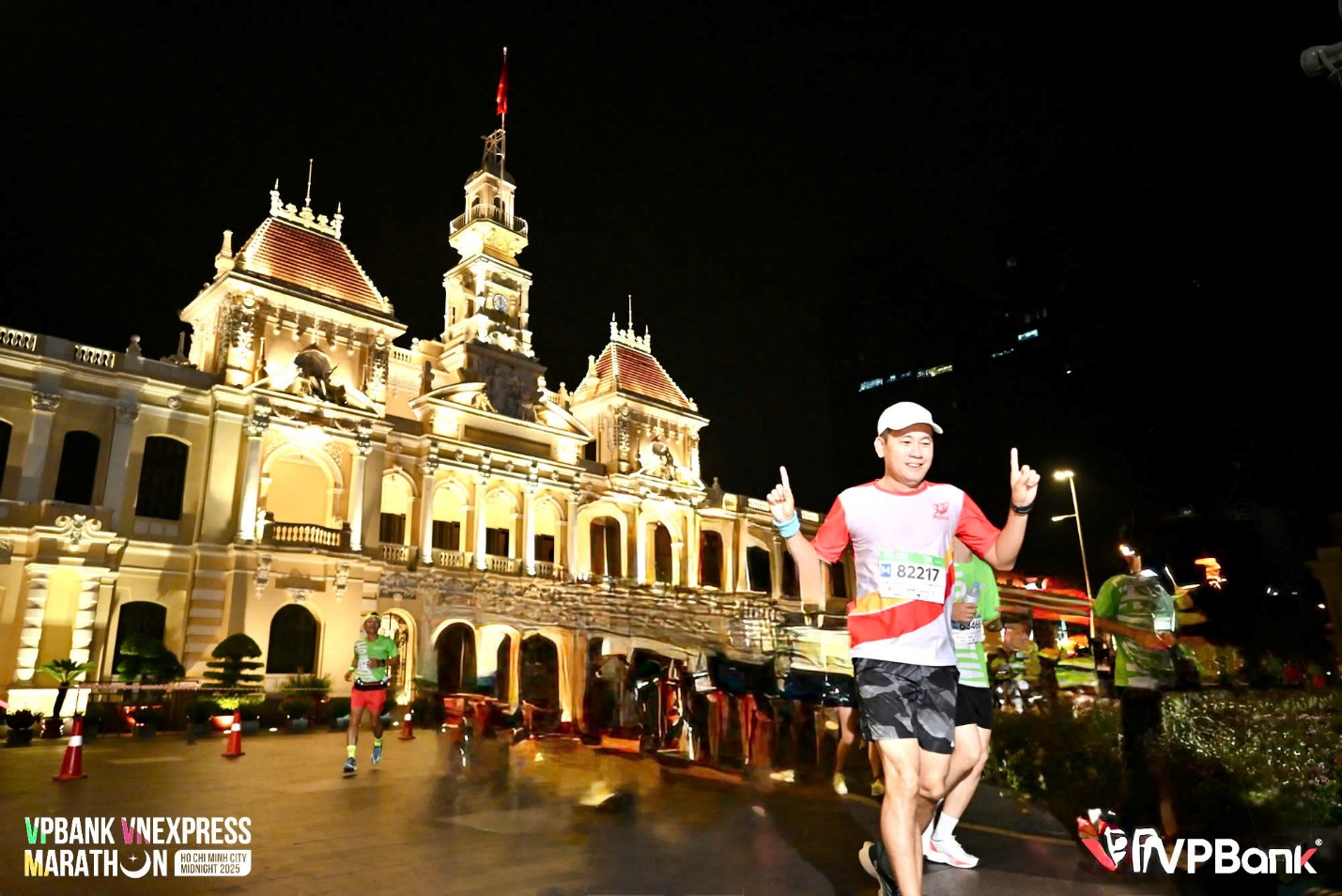 250 người Saigon Co.op xuất sắc hoàn thành chặng đua marathon Ho Chi Minh City Midnight 2025- Ảnh 3.