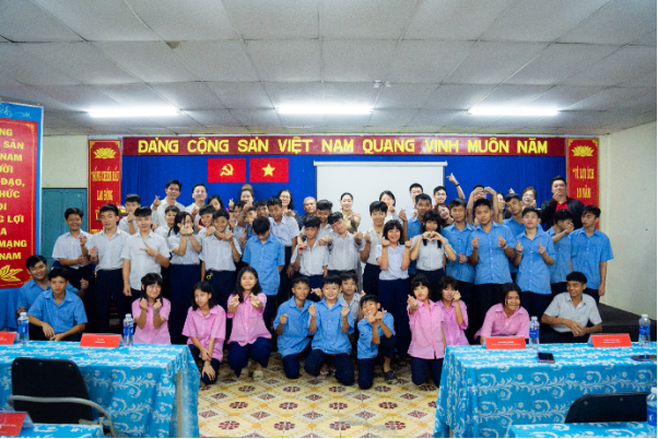 Kuka Home tài trợ 300 chiếc nệm cao su cho các trẻ em khó khăn tại Thành phố Hồ Chí Minh - Ảnh 2.