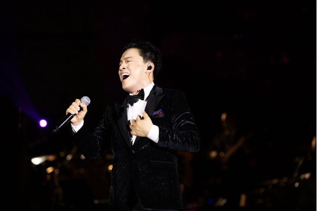 Live Concert "Sketch a Rose": Đêm nhạc rực cháy giữa cơn mưa Sài Gòn- Ảnh 2. Live Concert "Sketch a Rose": Đêm nhạc rực cháy giữa cơn mưa Sài Gòn- Ảnh 2.