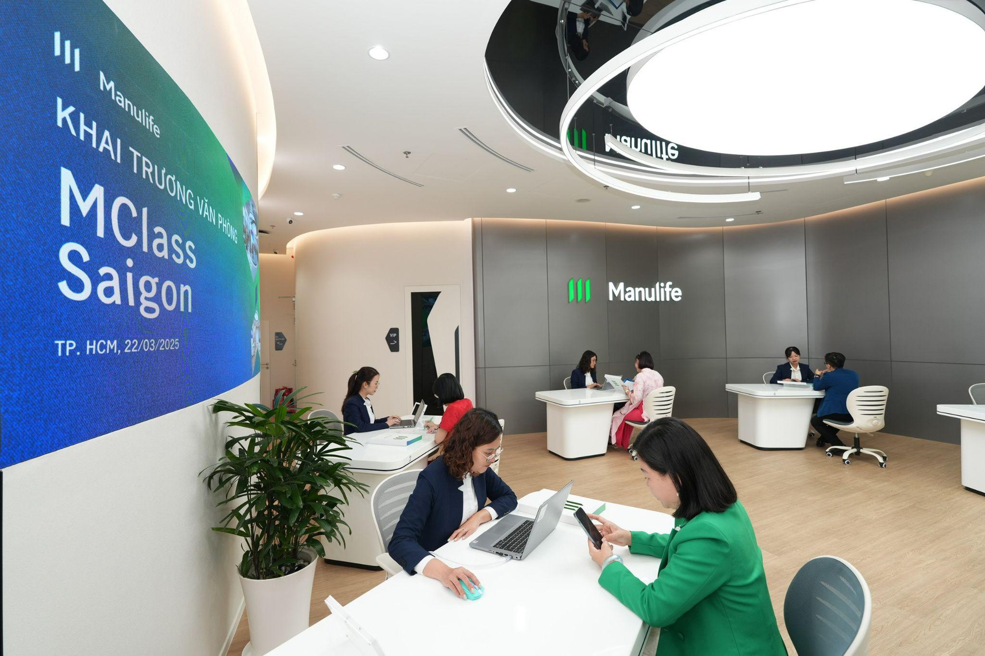 Manulife khai trương văn phòng mới tại “phố” tài chính Quận 1, TP.HCM- Ảnh 3.