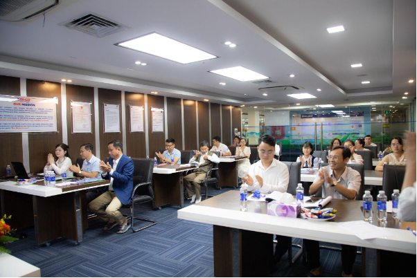 Đại hội đồng cổ đông Din Capital 2025: Vượt kế hoạch 2024, chia cổ tức 15%- Ảnh 4. Đại hội đồng cổ đông Din Capital 2025: Vượt kế hoạch 2024, chia cổ tức 15%- Ảnh 4.