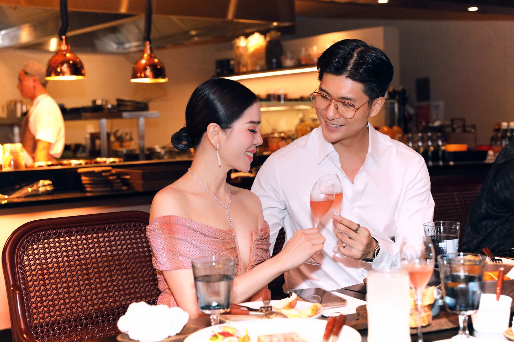 Lệ Quyên đón sinh nhật lãng mạn bên Lâm Bảo Châu tại khu nghỉ dưỡng sang chảnh- Ảnh 1. Lệ Quyên đón sinh nhật lãng mạn bên Lâm Bảo Châu tại khu nghỉ dưỡng sang chảnh- Ảnh 1.